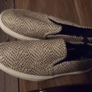 Ostrich print tennis shoes